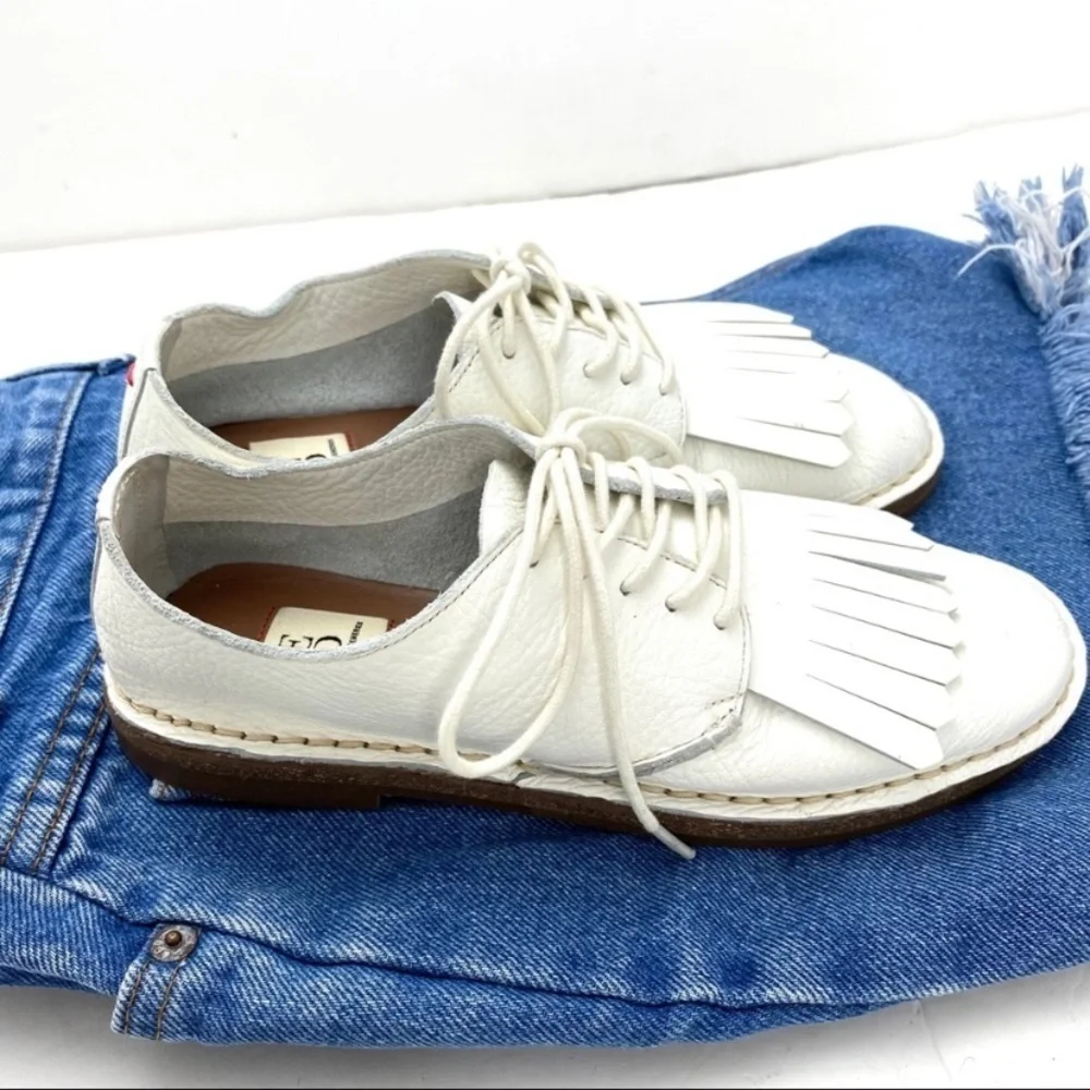 ED Ellen Degeneres Love Leather Classic Oxfords Shoes in White